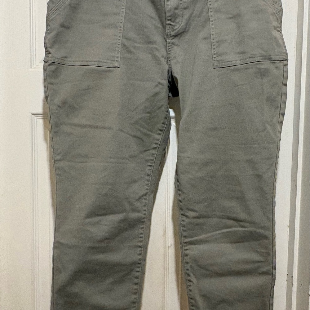 Banana Republic Men's Cargo Pants in Olive Green